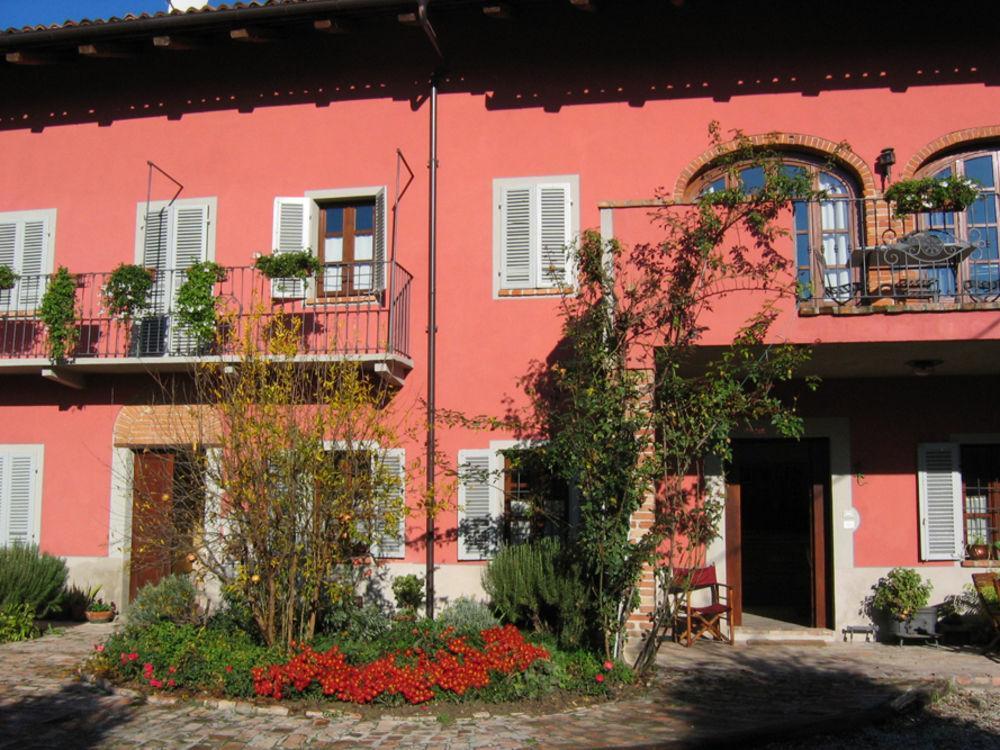 Agriturismo Il Gioco Dell'Oca Barolo Exterior photo