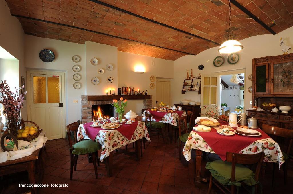 Agriturismo Il Gioco Dell'Oca Barolo Exterior photo