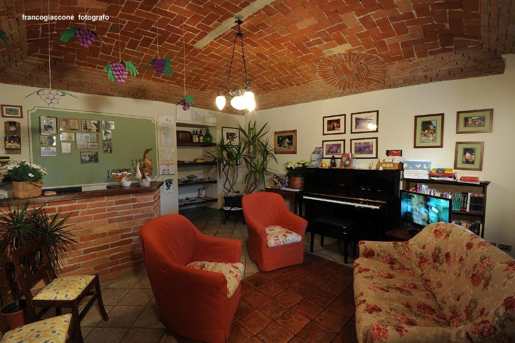 Agriturismo Il Gioco Dell'Oca Barolo Exterior photo